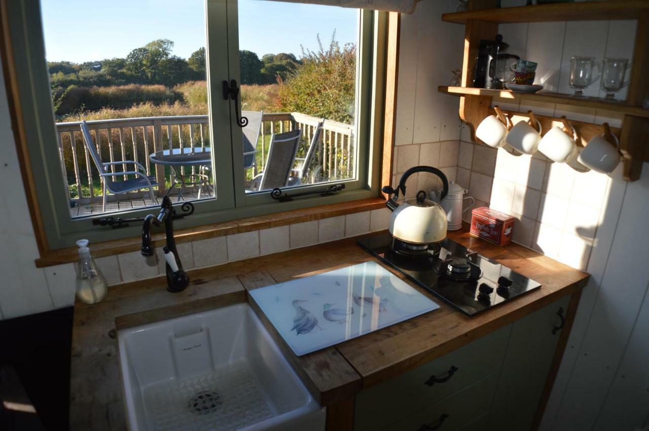 Rose Shepherds Hut Badlesmere Екстериор снимка